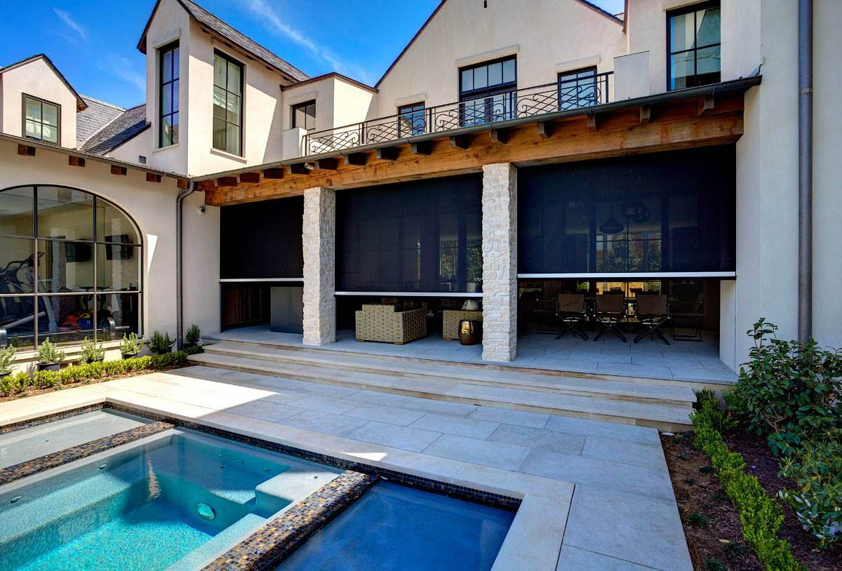 retractable screen